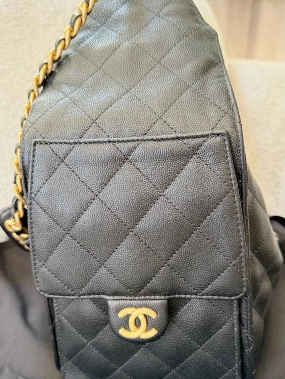 CHANEL Black Quilted Leather Drawstring Shoulder Bag with Gold Chain C25